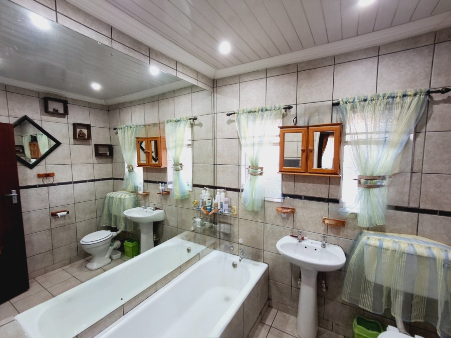 4 Bedroom Property for Sale in Vaalpark Free State